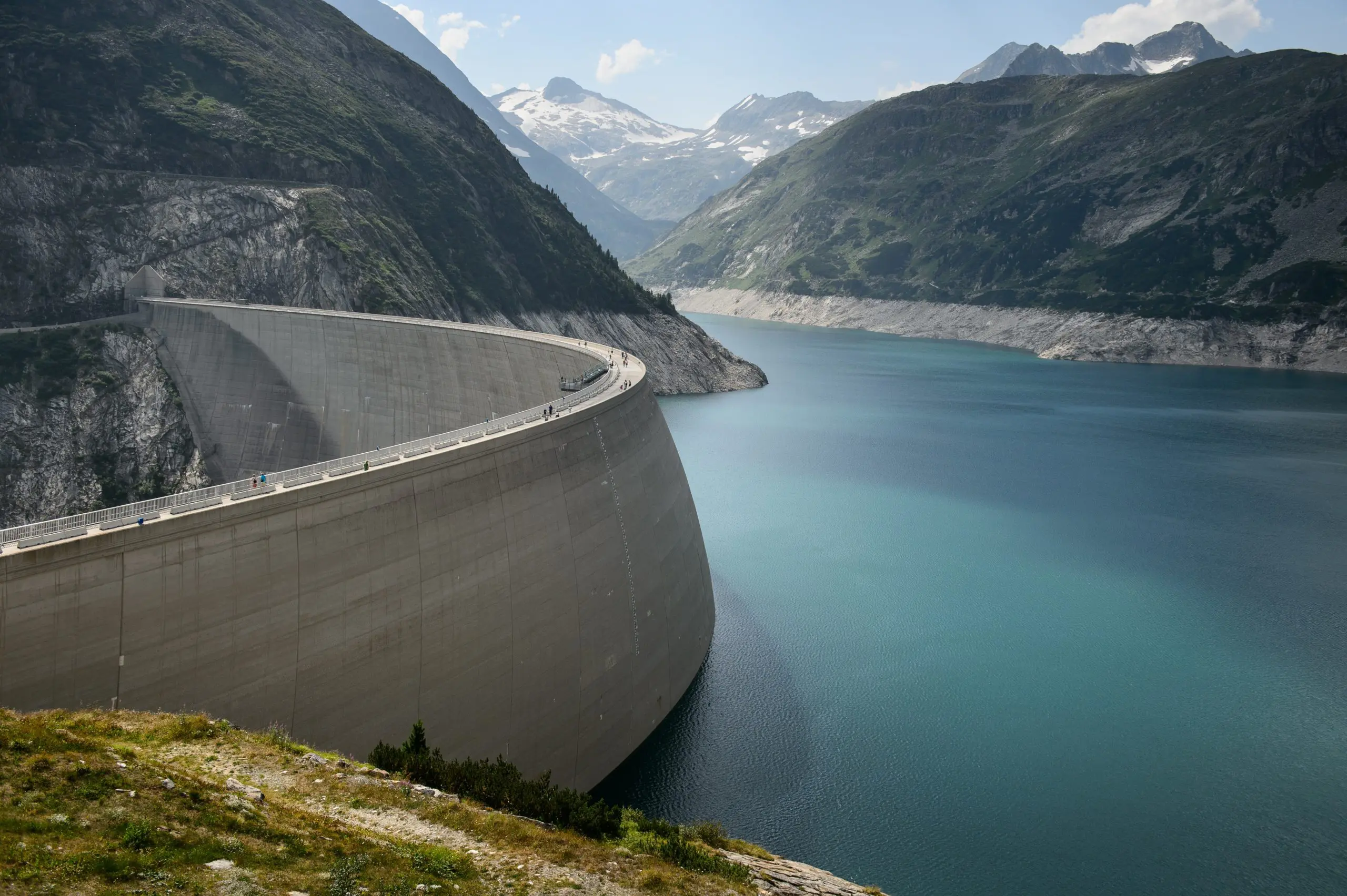 Picture of a dam in switzerland used on the mega menu of the website